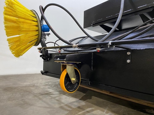 Щетка с передним бункером 