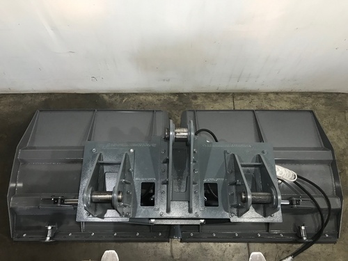 Отвал "Бабочка" для фронтальные погрузчики и экскаваторы-погрузчики с гидроповоротом 